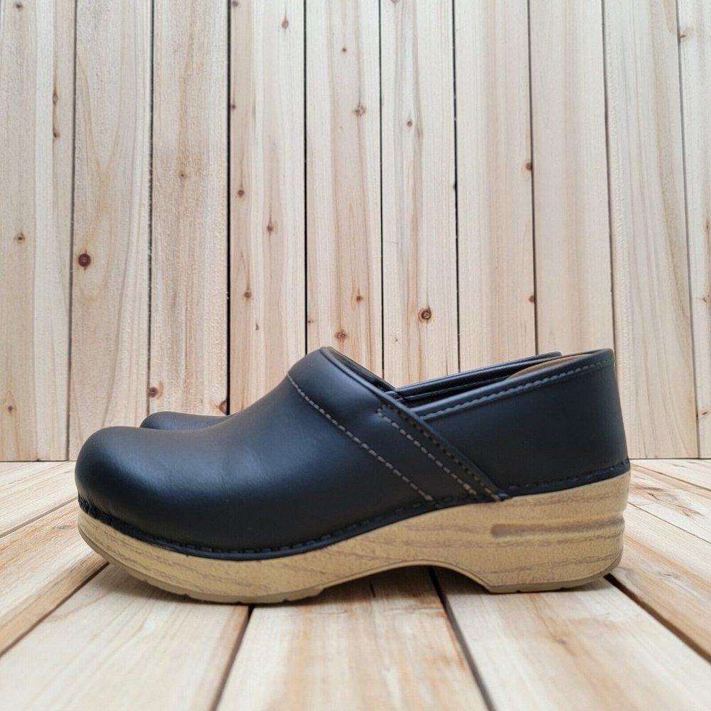 Dansko Women's Professional Clogs Size 37 US 6.5-7 Black/Natural Oiled 206021402